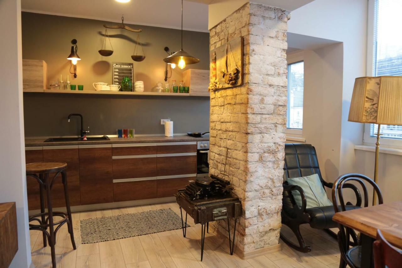 Cinema Courtyard Apartment